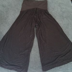 Maternity dress capri pants